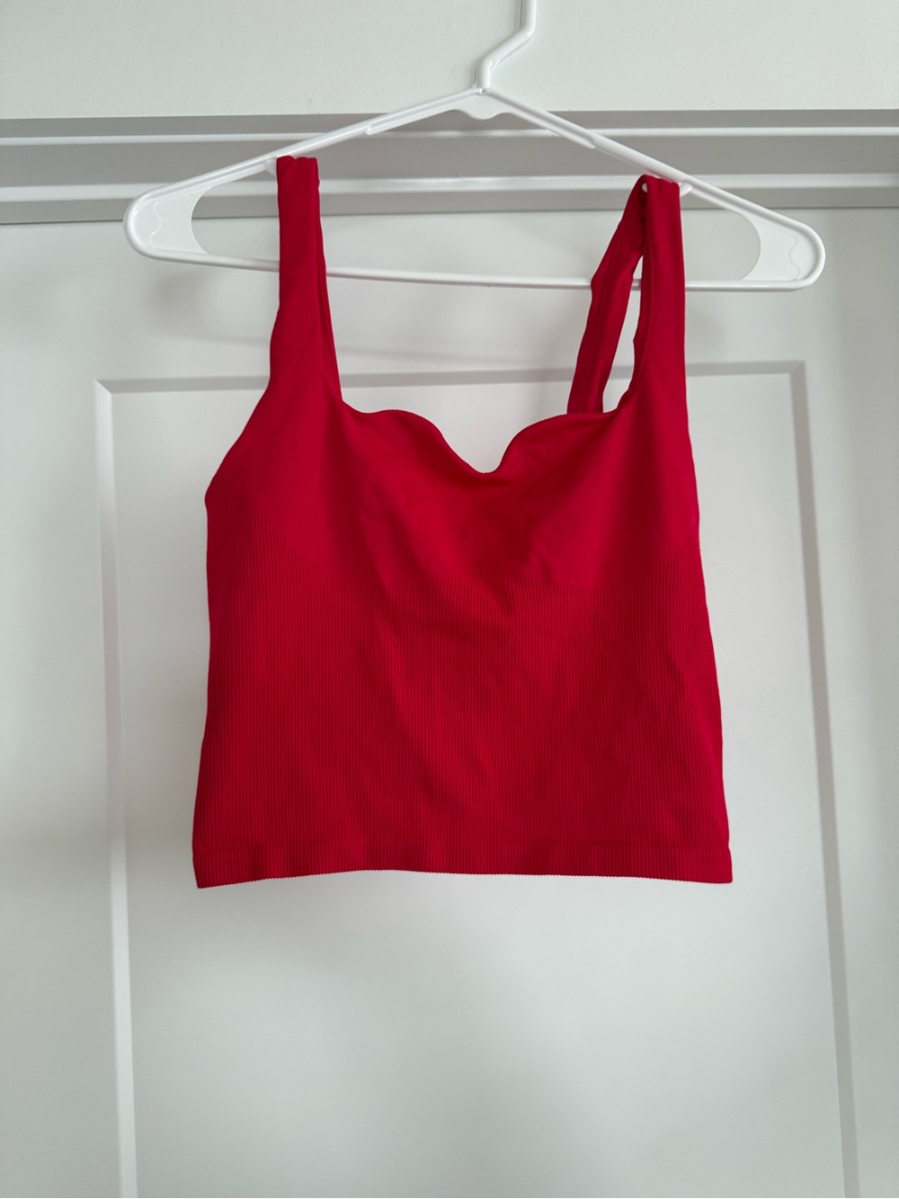 Victoria’s Secret Pink Soft Seamless Cropped Notched Tank Size M